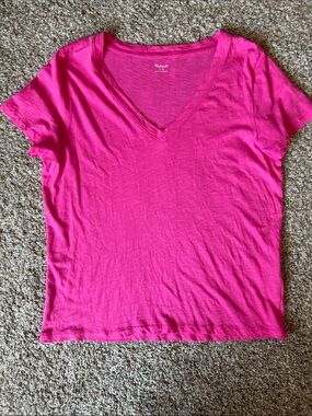 Madewell V-Neck Tee in Bright Pink